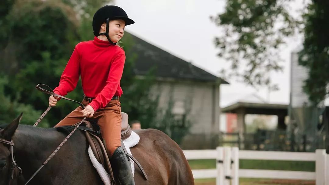 不是与过去告别，而是与回忆告别